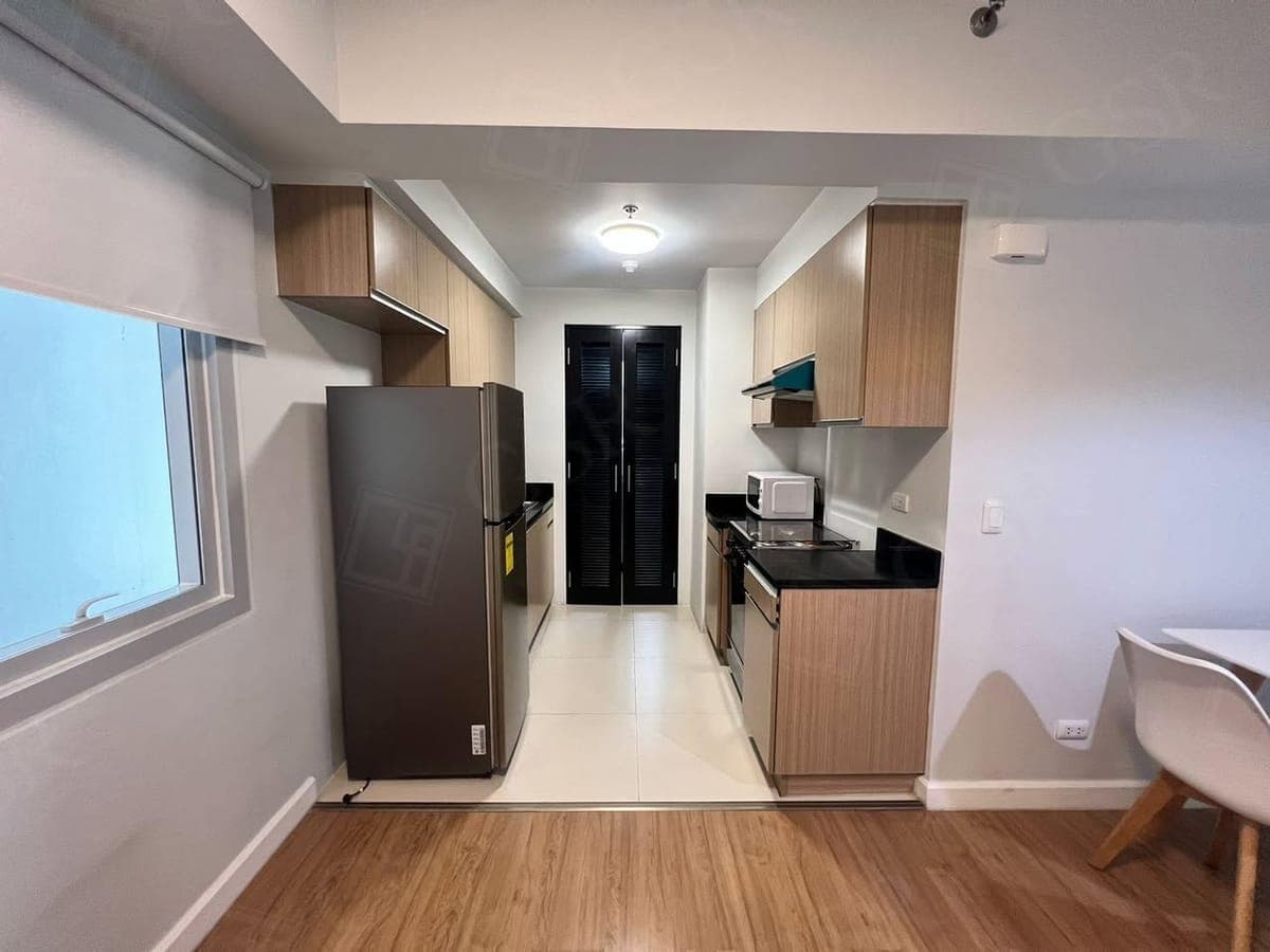 **Fully Furnished One Bedroom Unit with Balcony For Lease at Two Maridien ** - photo 4