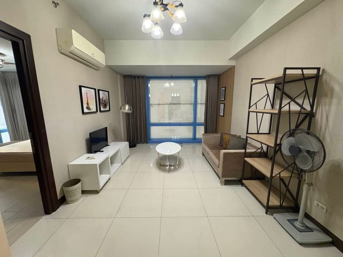 # **🏢TWO CENTRAL (For Rent!)** - photo 1
