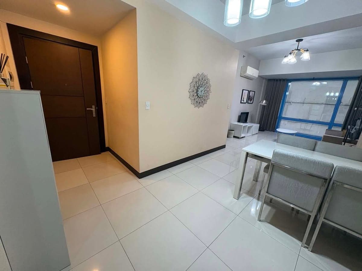 # **🏢TWO CENTRAL (For Rent!)** - photo 5
