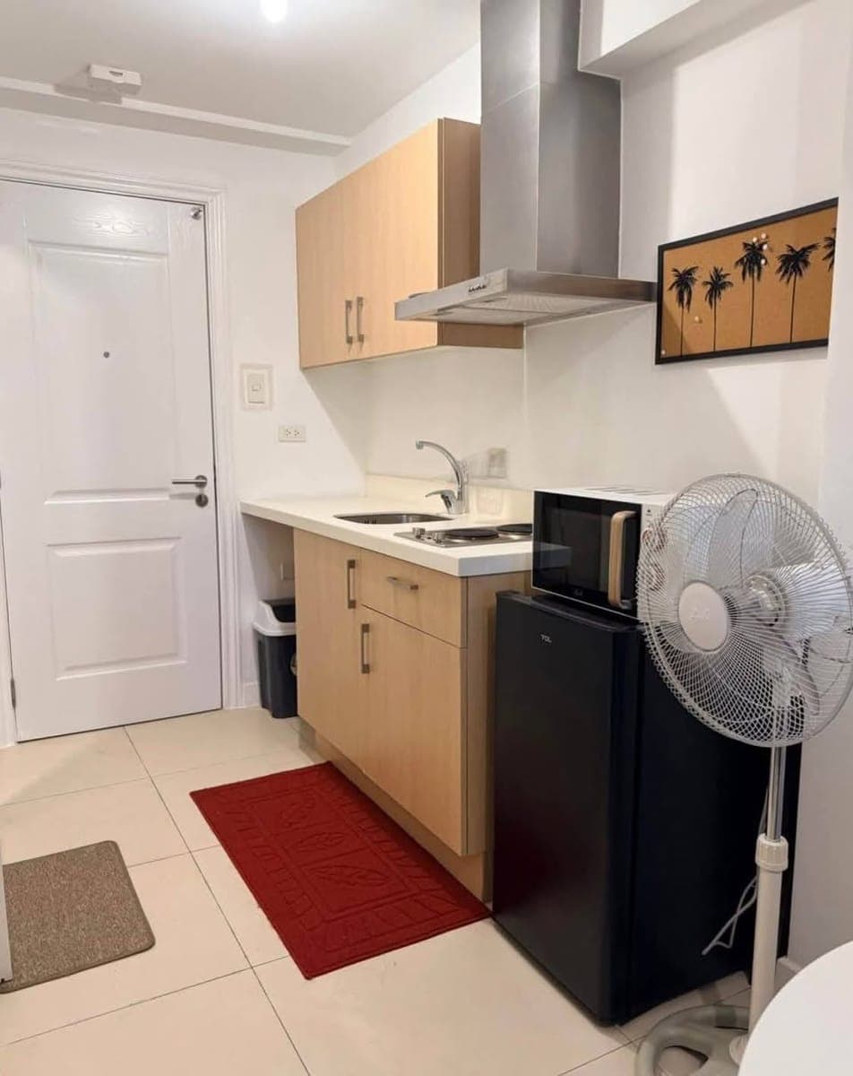 FOR RENT: Php. 15,000 monthly rent - photo 2