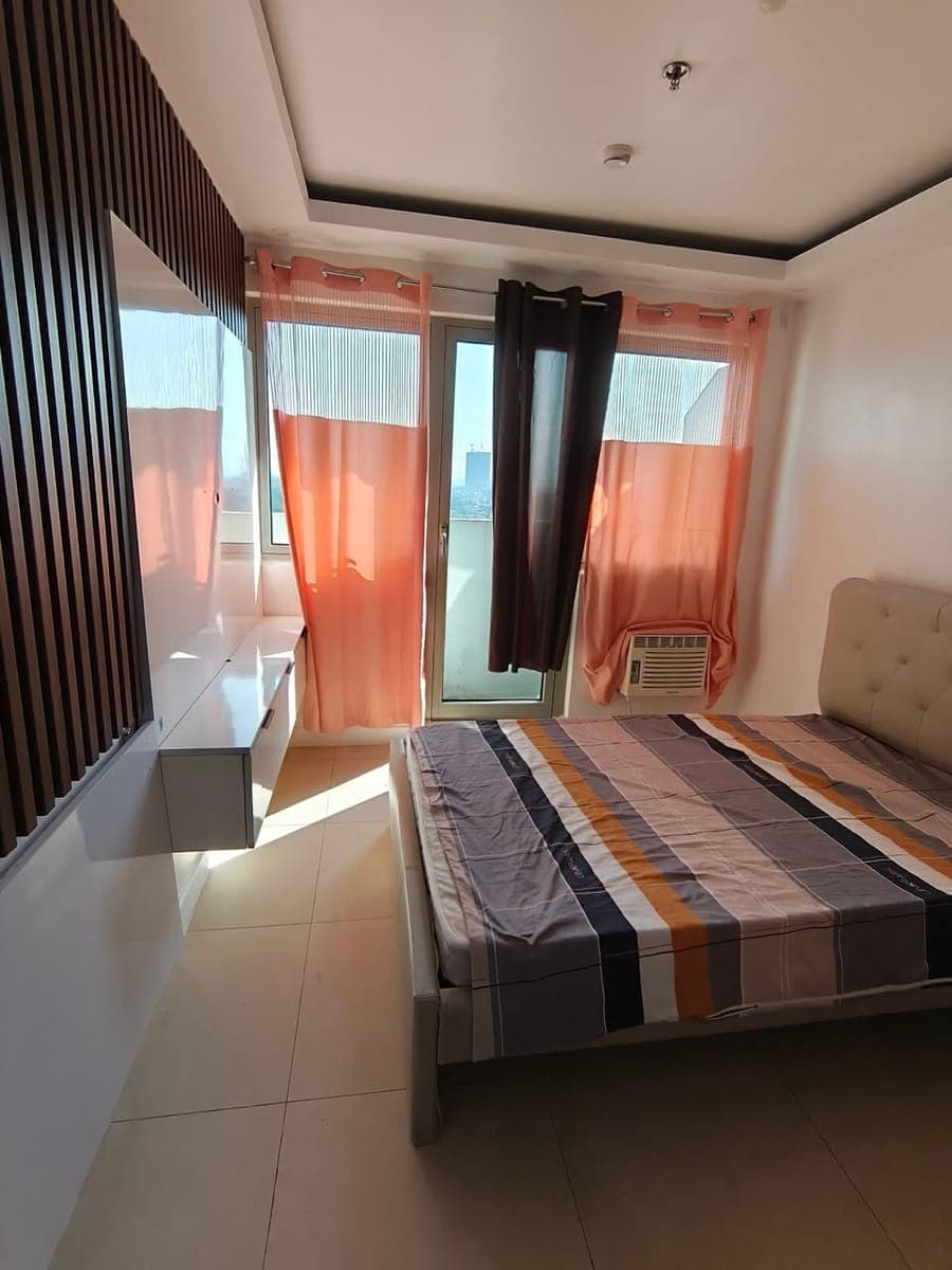 FOR RENT – Penthouse Studio Unit�📍 Ever Gotesco Commonwealth – at the back of the mall�🏢 The Resid... - photo 1