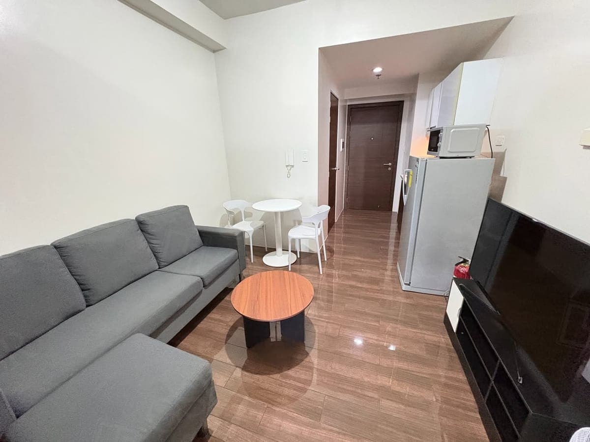 **Fully Furnished One Bedroom Unit with Balcony For Lease at Air Residences ** - photo 1