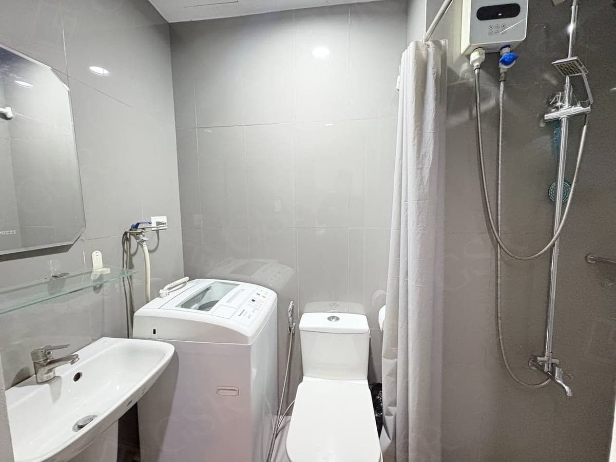 **Fully Furnished One Bedroom Unit with Balcony For Lease at Air Residences ** - photo 5