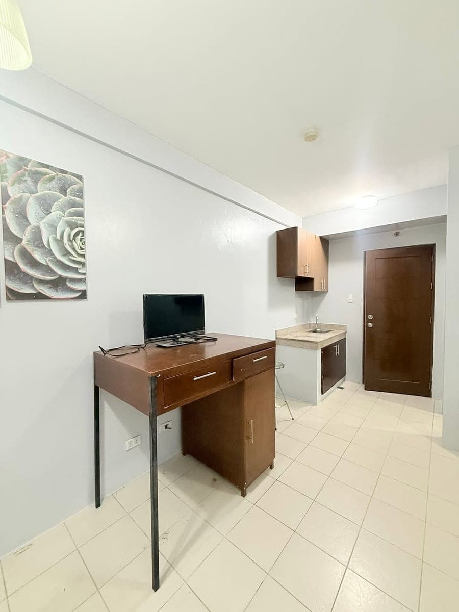 Studio type Semi Furnished For Rent in Brgy Tejeros Makati City Very Near to Makati City Hall, Ayala... - photo 2