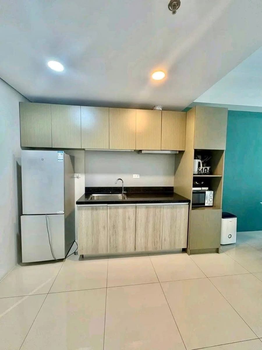 32k MONTHLY‼️2-BEDROOM WITH BALCONY AT 100 WEST MAKATI - photo 1