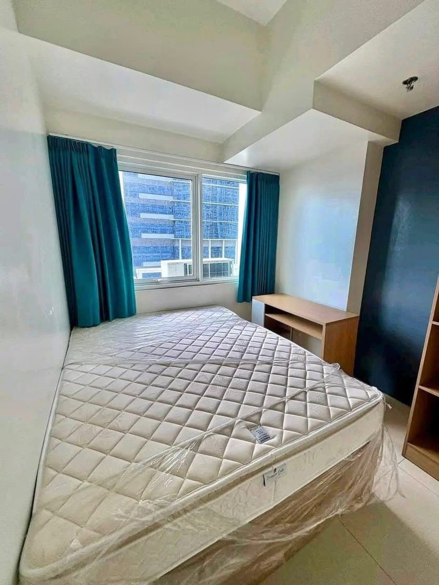 32k MONTHLY‼️2-BEDROOM WITH BALCONY AT 100 WEST MAKATI - photo 5