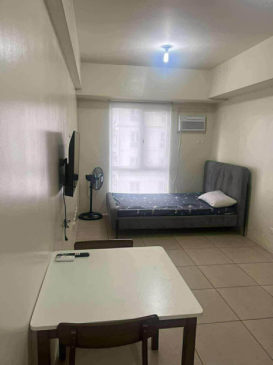 FOR RENT  WALKING DISTANCE TO AYALA MALLS CLOVERLEAF - - photo 2