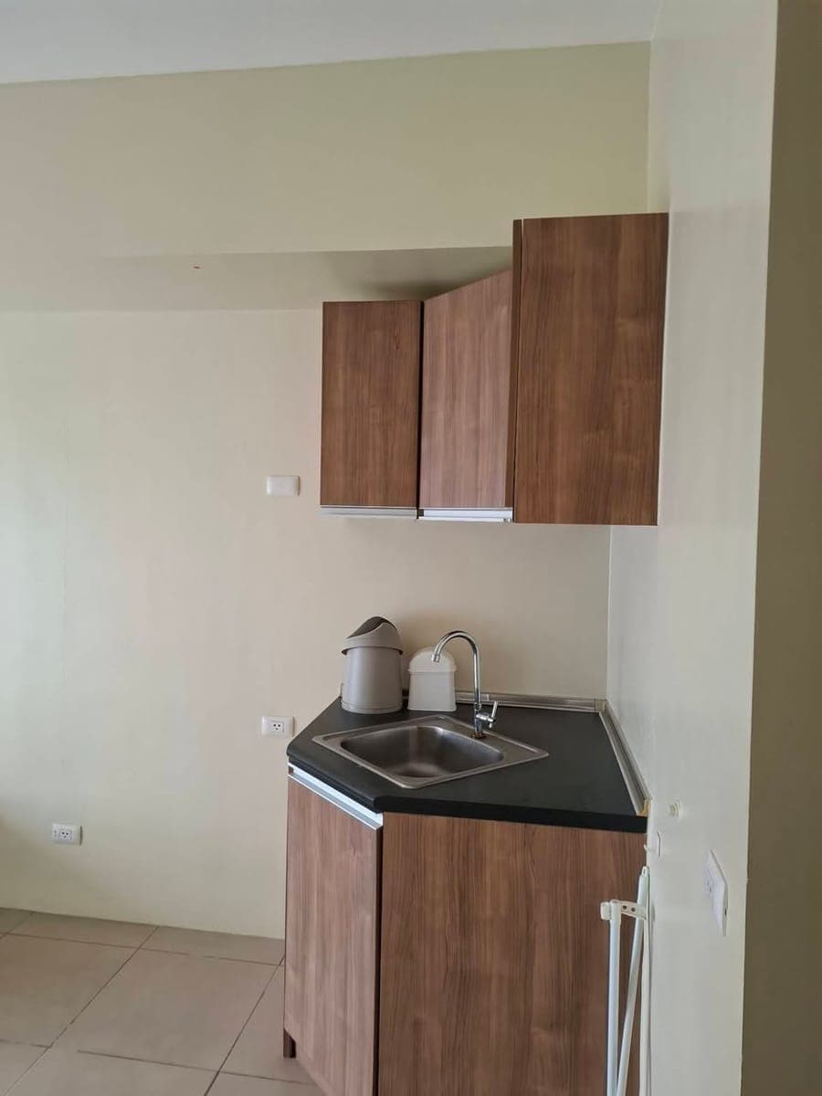 CONDO & PARKING FOR RENT - photo 2
