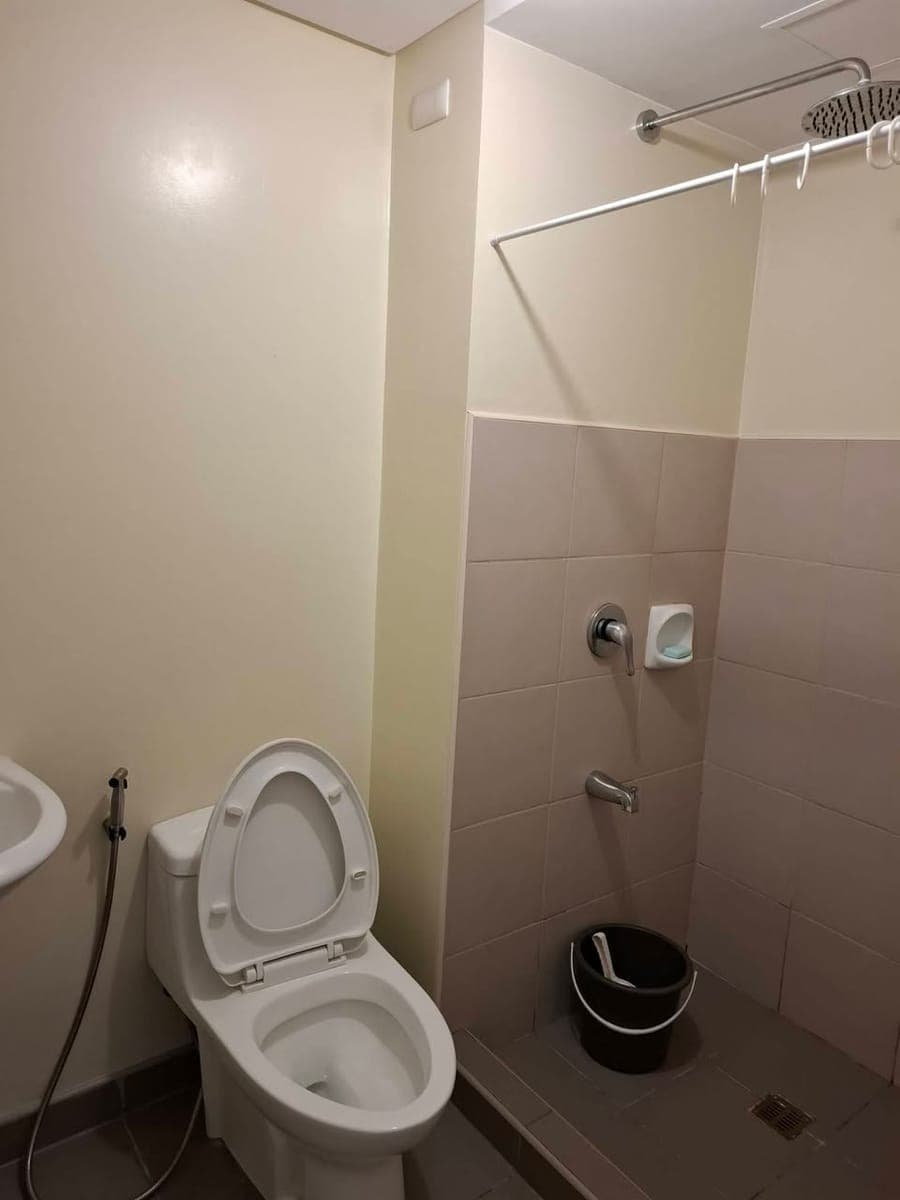 CONDO & PARKING FOR RENT - photo 4