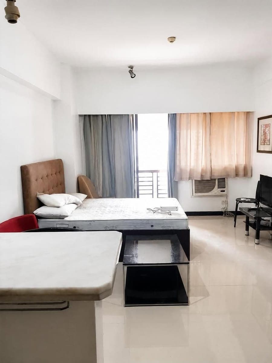 Makati condo for rent at Greenbelt Radisson walking distance to Ayala Ave, Greenbelt mall, Paseo De... - photo 1