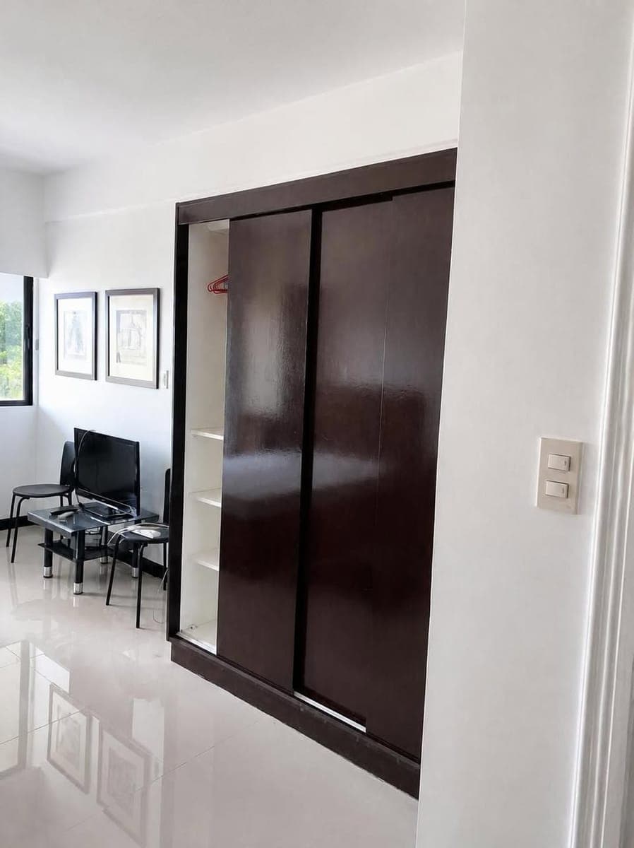 Makati condo for rent at Greenbelt Radisson walking distance to Ayala Ave, Greenbelt mall, Paseo De... - photo 2