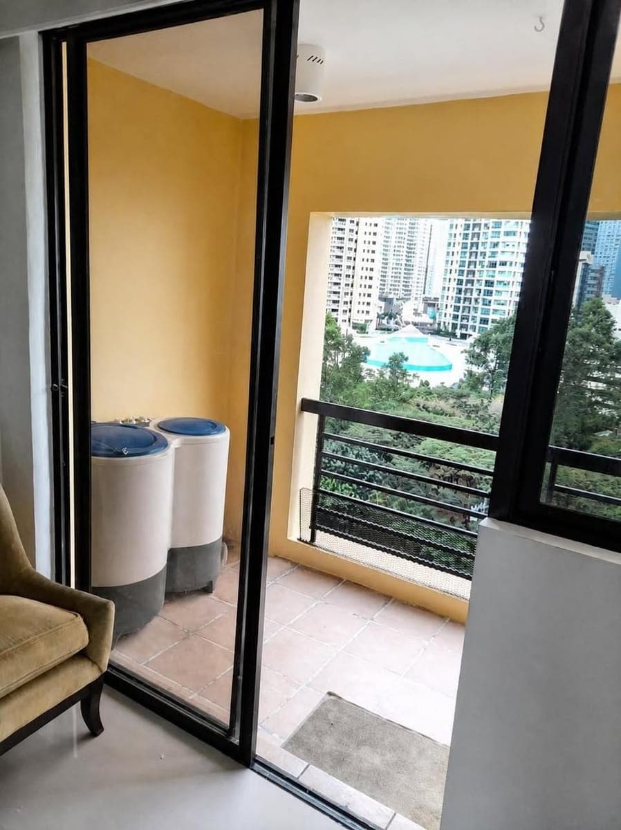 Makati condo for rent at Greenbelt Radisson walking distance to Ayala Ave, Greenbelt mall, Paseo De... - photo 5
