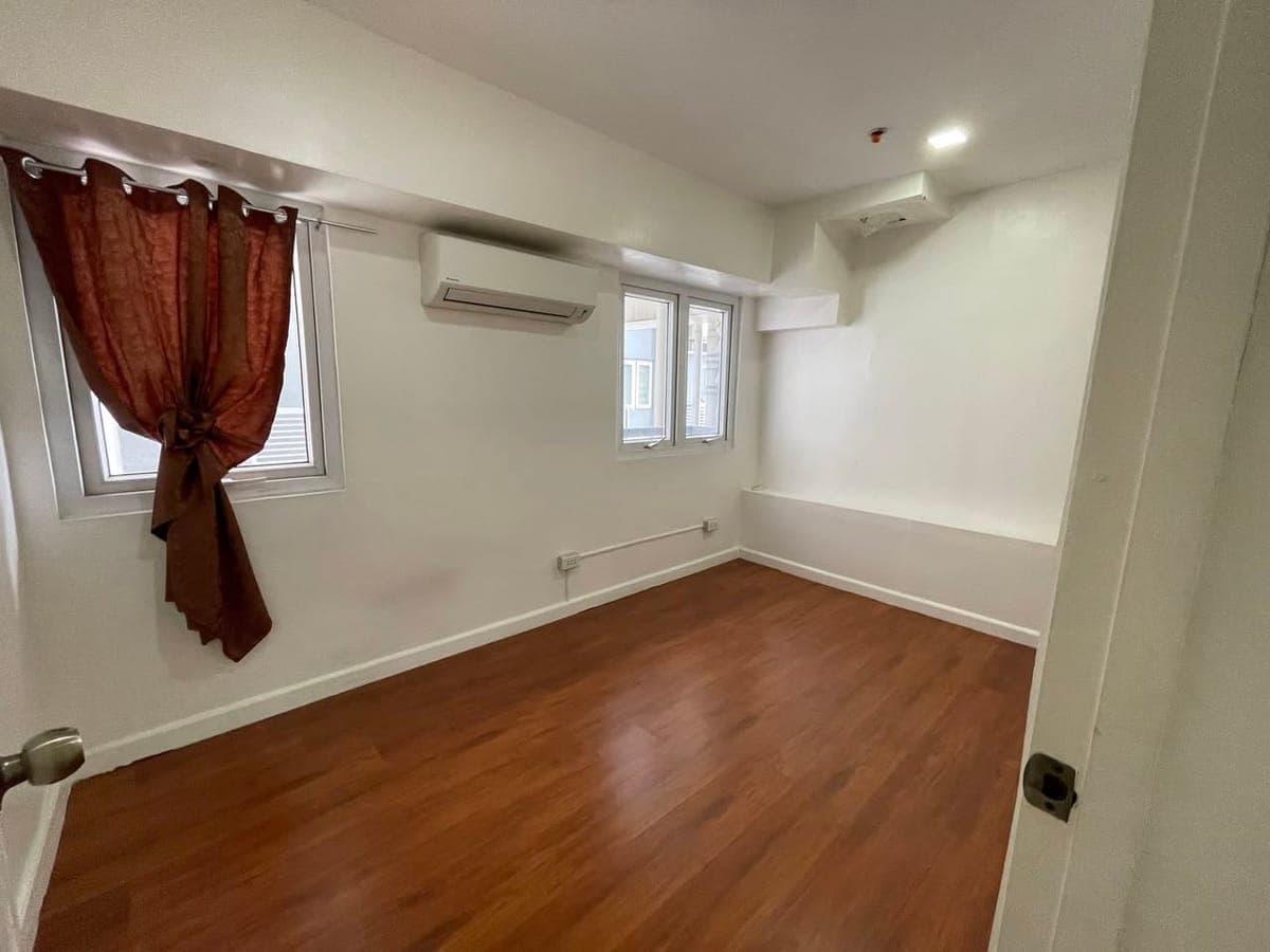 2-bedroom condo for rent in Makati (38sqm) - photo 3