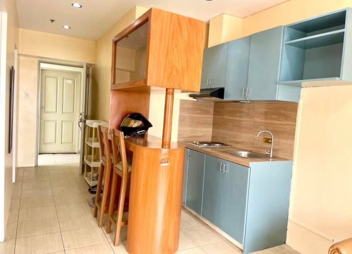 SPACIOUS 2-BEDROOM WITH PARKING FOR RENT - photo 2