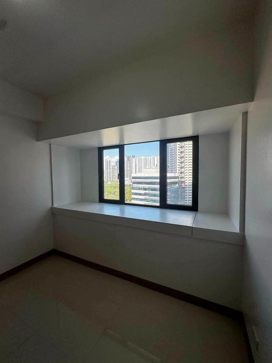 For Rent in Lush Residences - photo 2