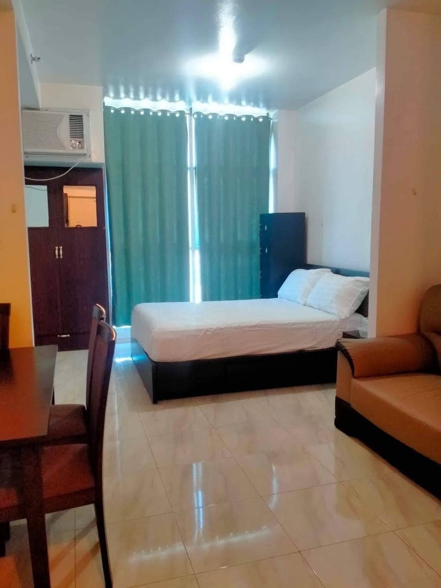 LINEAR MAKATI CONDO - photo 1