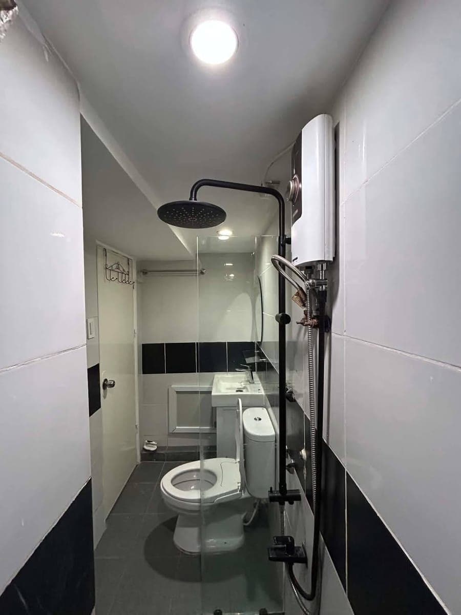 🏢 FOR RENT – Semi-Furnished Loft-Type Condo Unit Victoria Towers ABCD Panay Ave - photo 4