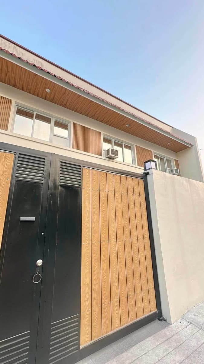 ✨ NEWLY RENOVATED 3 BEDROOM HOUSE  IN SAN ANTONIO VILLAGE, MAKATI — MAIN STREET LOCATION ✨ - photo 1