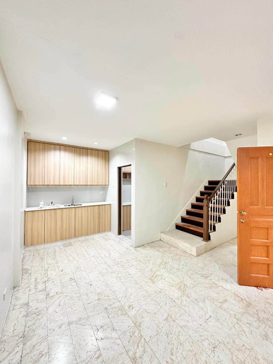 ✨ NEWLY RENOVATED 3 BEDROOM HOUSE  IN SAN ANTONIO VILLAGE, MAKATI — MAIN STREET LOCATION ✨ - photo 3
