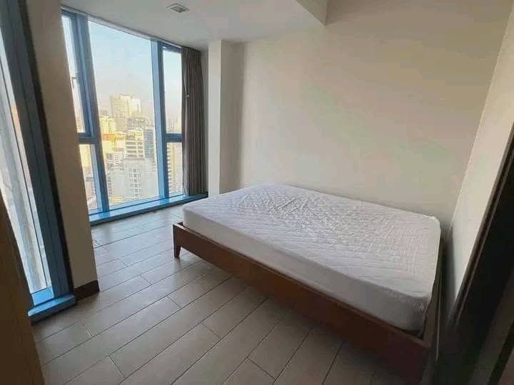 Two Bedroom Condo for Rent in Three Central Makati. - photo 4
