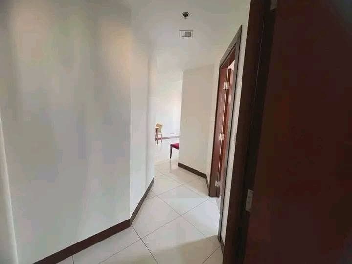 Two Bedroom Condo for Rent in Three Central Makati. - photo 5