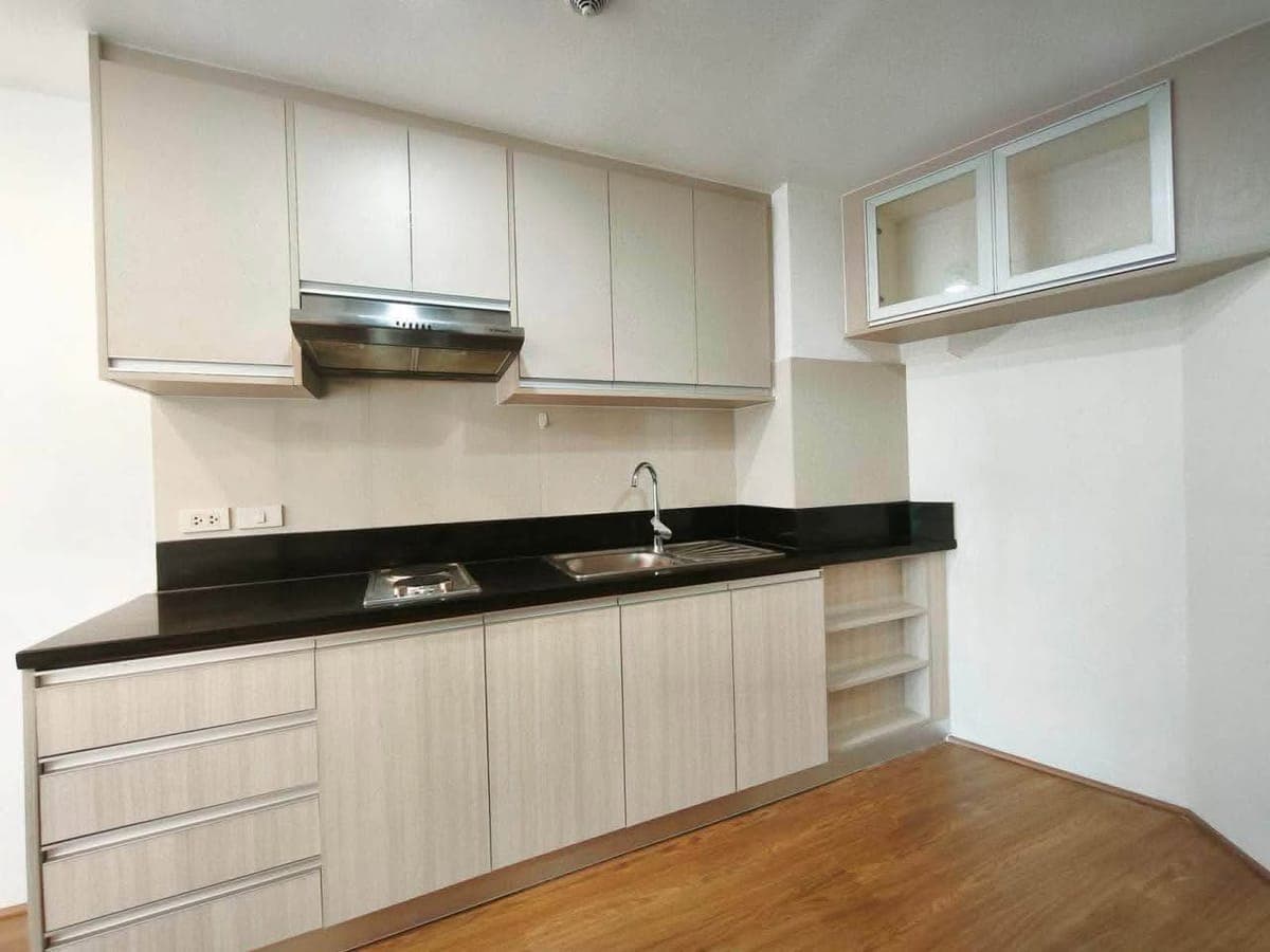FOR RENT – Studio Unit at One Central Valero St, Salcedo Village Makati - photo 1