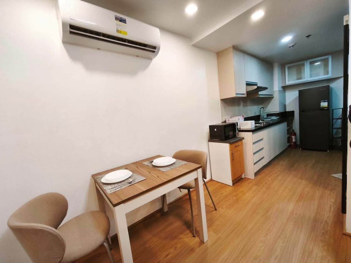 FOR RENT – Studio Unit at One Central Valero St, Salcedo Village Makati - photo 4