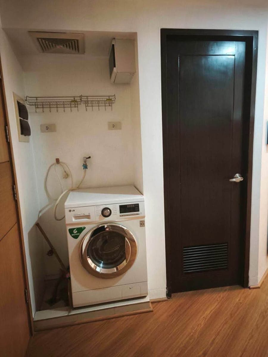 FOR RENT – Studio Unit at One Central Valero St, Salcedo Village Makati - photo 5