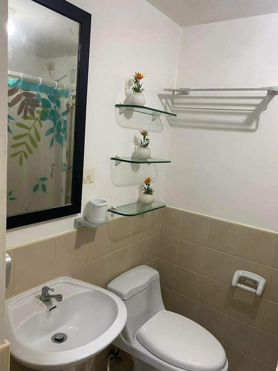 For Lease at The Oriental Place - photo 2