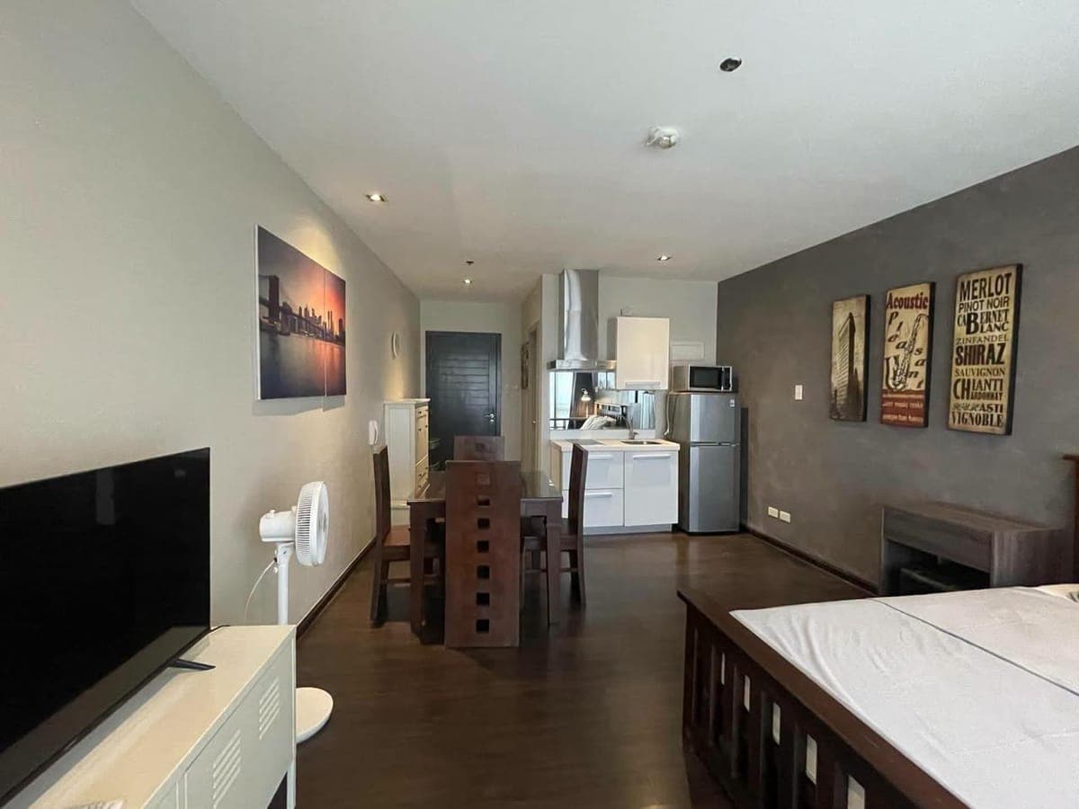 For Lease - photo 1