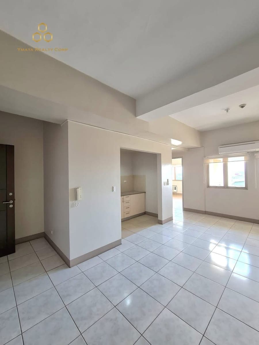 🔥 RARE 53 SQM 1-BEDROOM UNIT IN DILIMAN FOR ONLY ₱28K/MONTH! 🔥 - photo 1