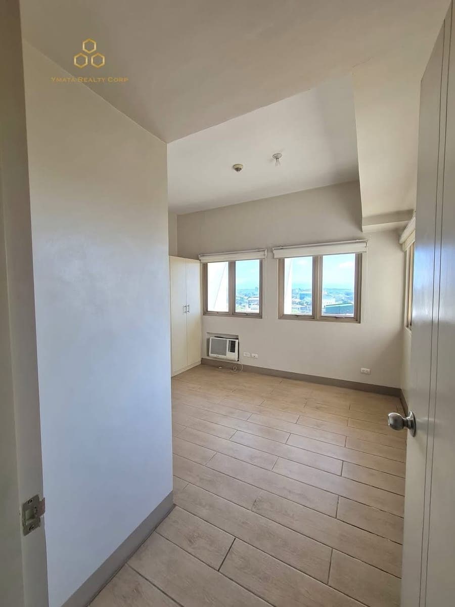 🔥 RARE 53 SQM 1-BEDROOM UNIT IN DILIMAN FOR ONLY ₱28K/MONTH! 🔥 - photo 4