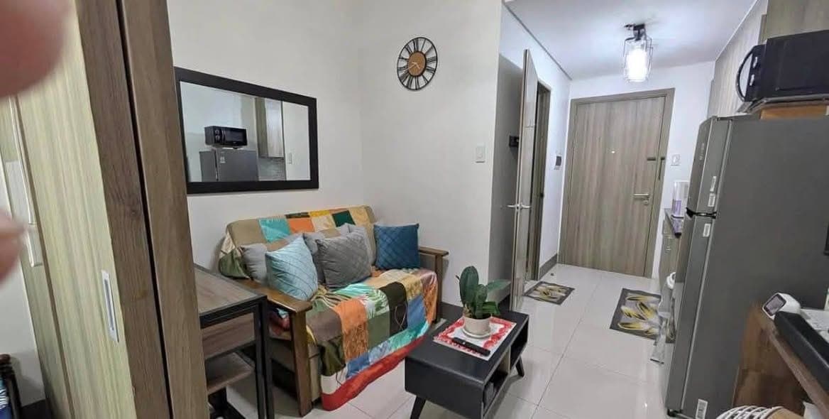 🏠 FOR RENT: Fully Furnished 1BR with balcony Condo Unit + Parking - photo 2
