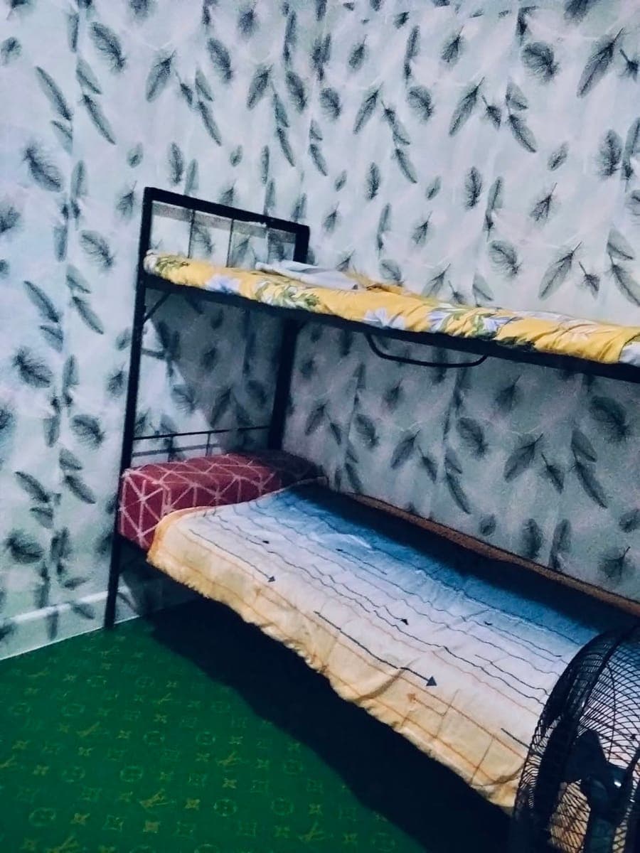 Available Bedspace Ladies need ku 8 Ladys one month deposit and one advance 2,500 monthly,free water... - photo 1