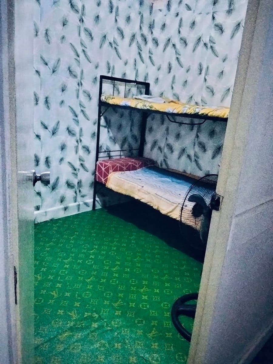 Available Bedspace Ladies need ku 8 Ladys one month deposit and one advance 2,500 monthly,free water... - photo 3