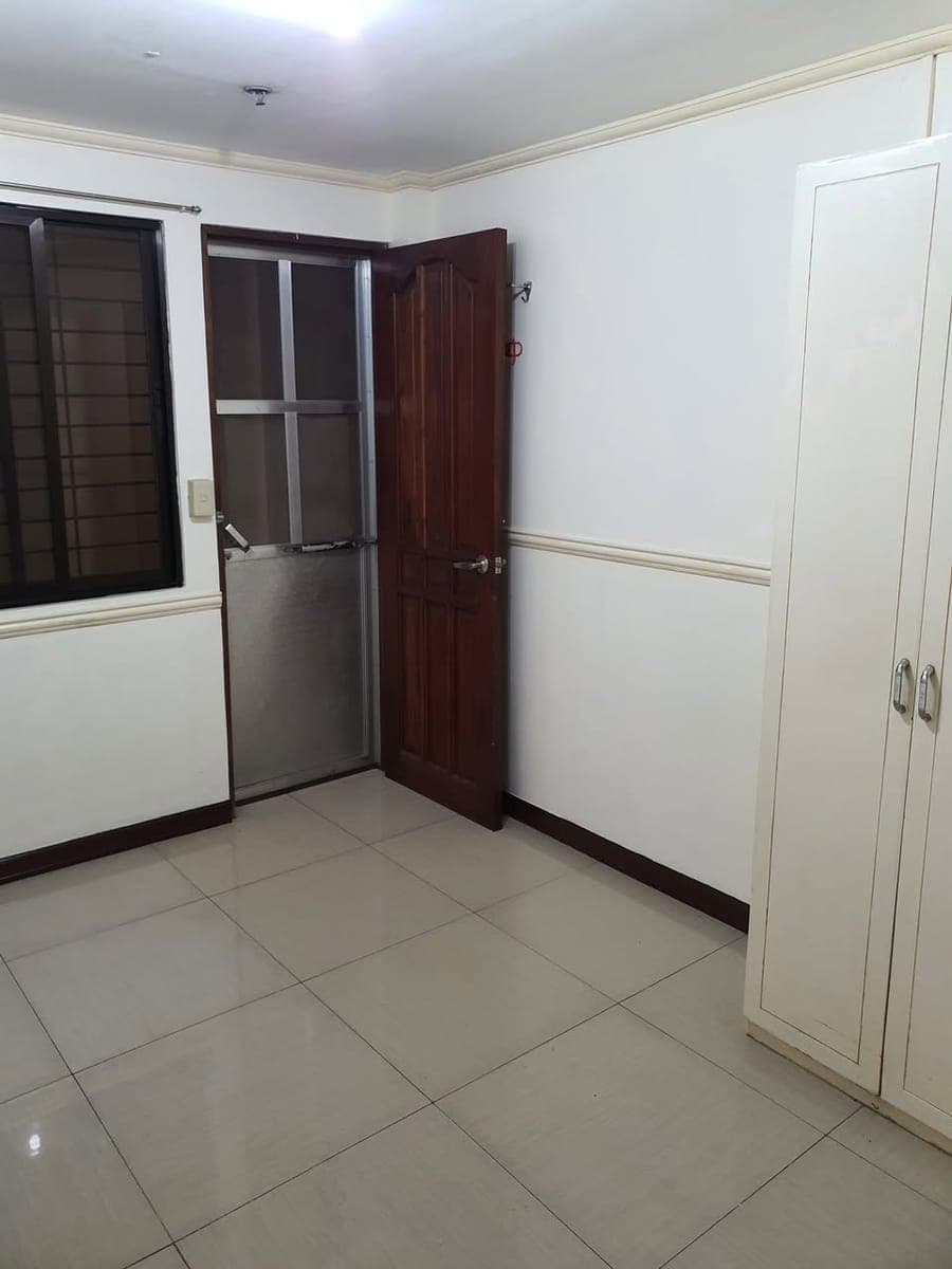 Room for rent in brgy bangkal studio type own cr and kitchen own meralco meter near magllanes and ed... - photo 3