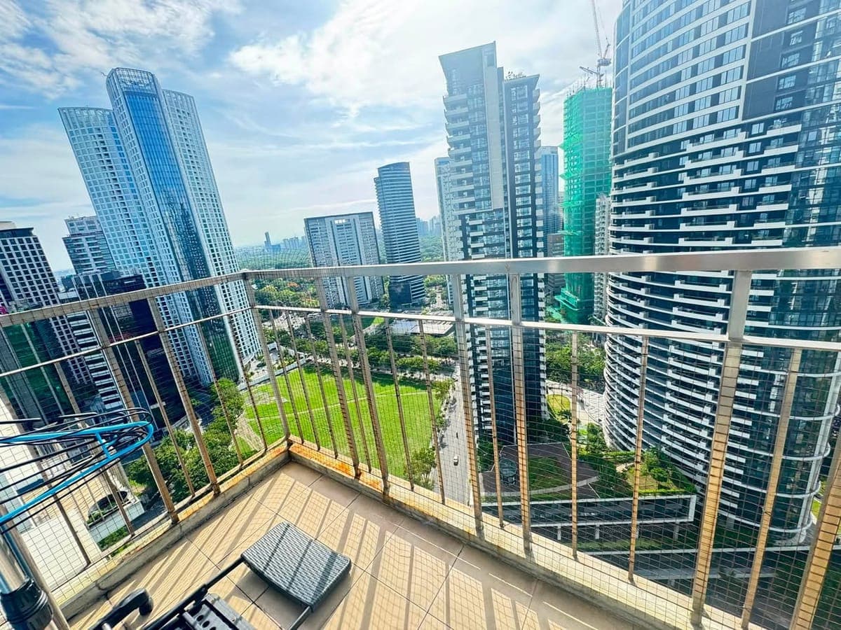Rush for rent at trion tower bgc near sm aura market market - photo 1