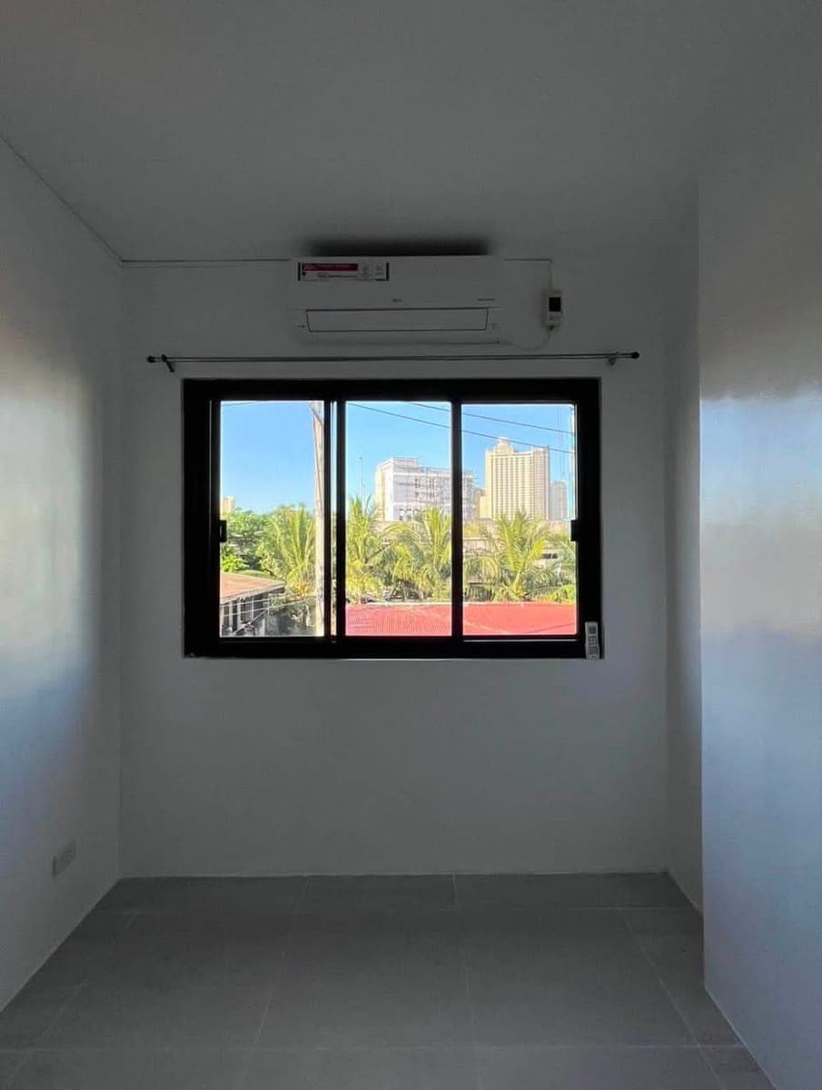 Studio Unit for Rent - photo 2