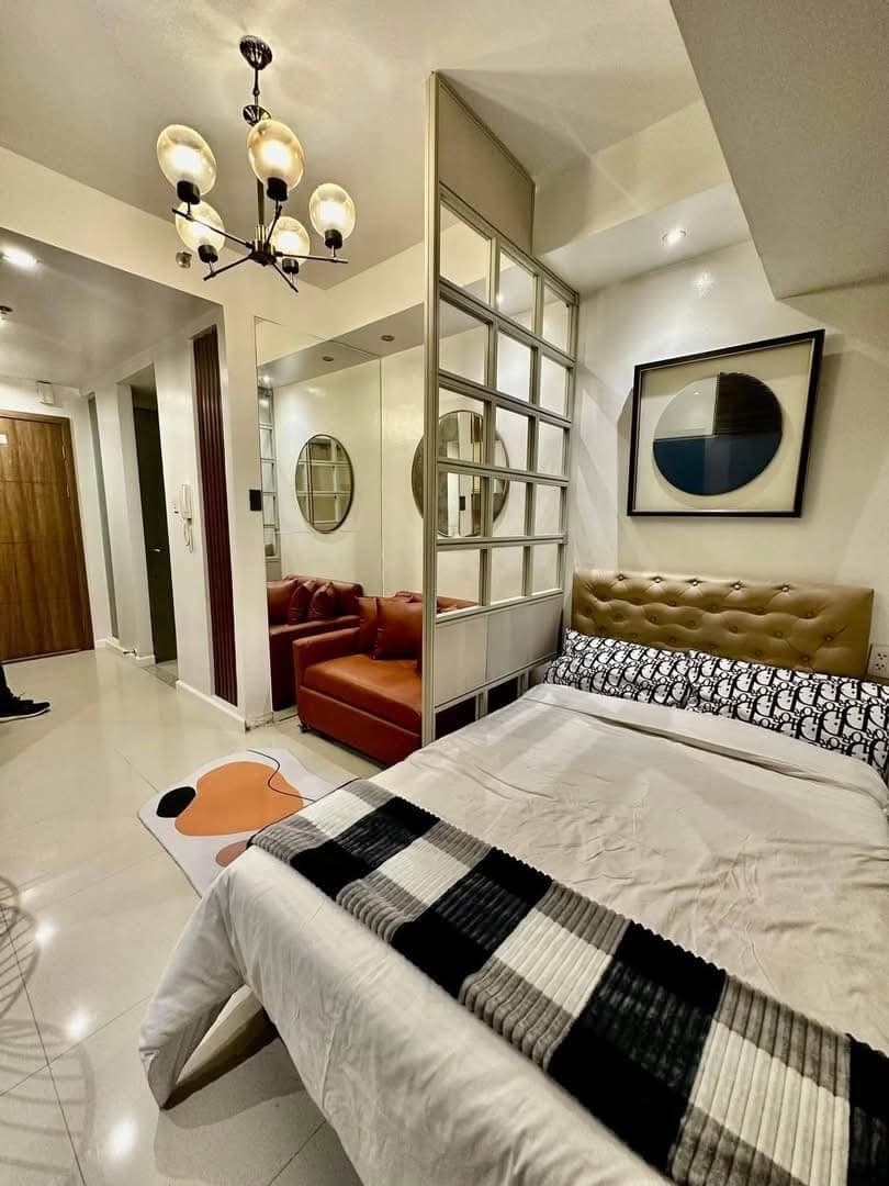 Studio type Unit Condo W/ Balcony - photo 2