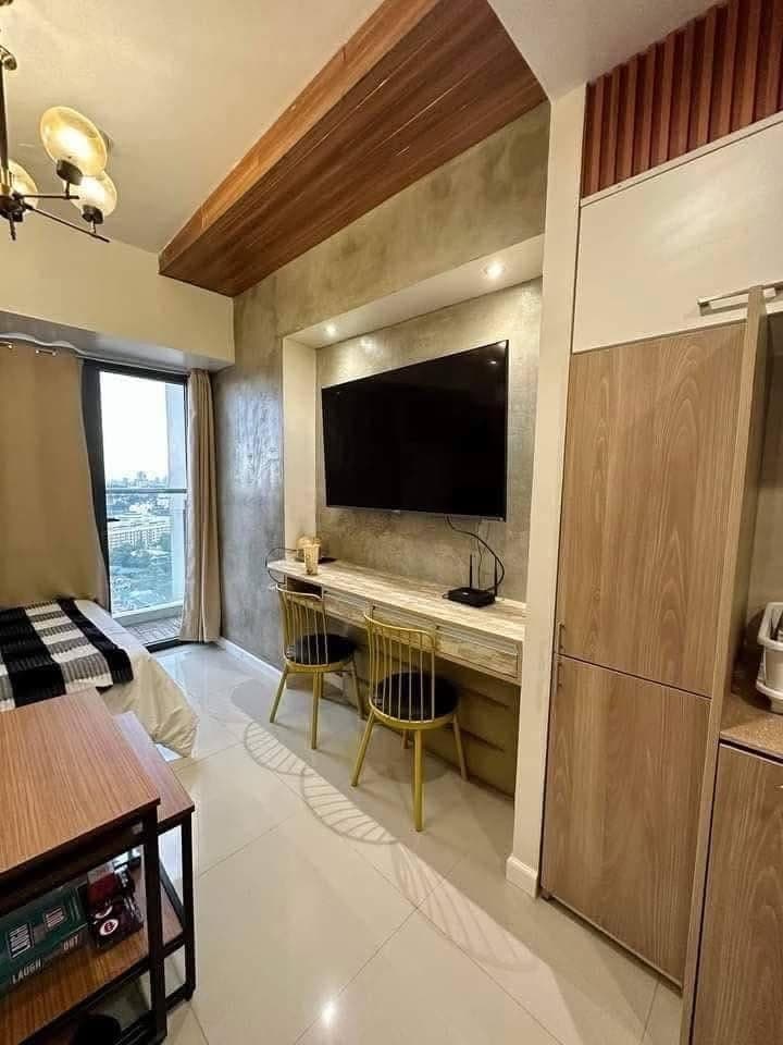 Studio type Unit Condo W/ Balcony - photo 3