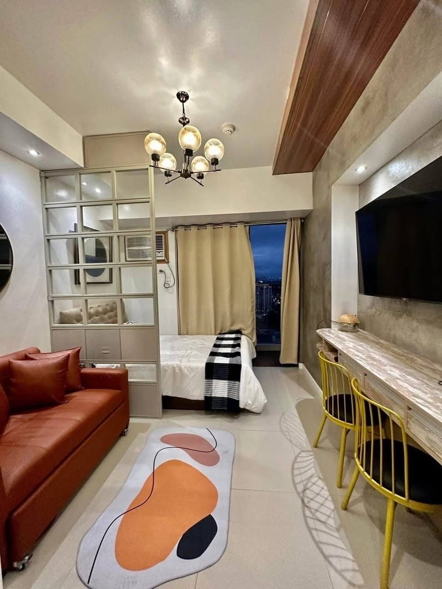 Studio type Unit Condo W/ Balcony - photo 4