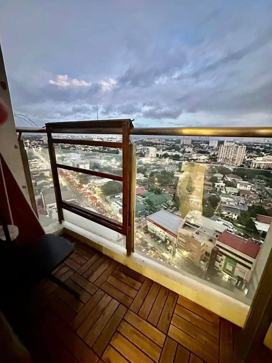 Studio type Unit Condo W/ Balcony - photo 5