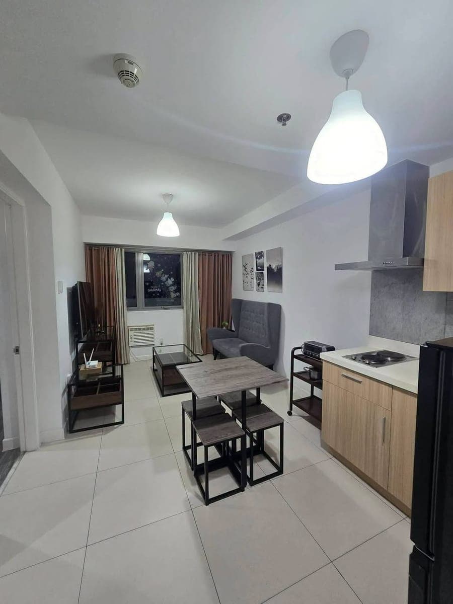 FOR RENT: Cozy 1BR Unit with Parking at The Residences at Commonwealth ✨️ - photo 3