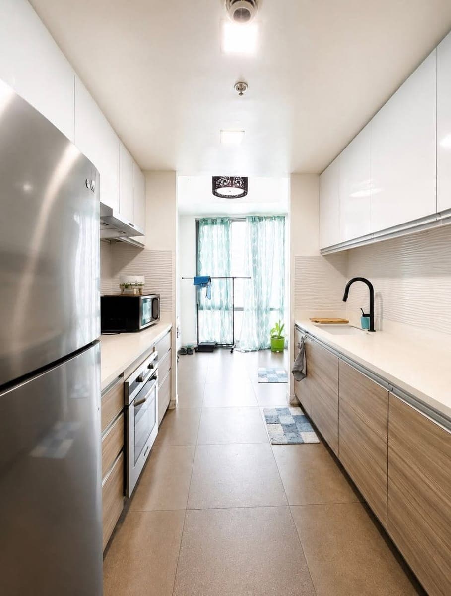 ✨ Spacious 2BR with Balcony + Utility Room for Rent - photo 4