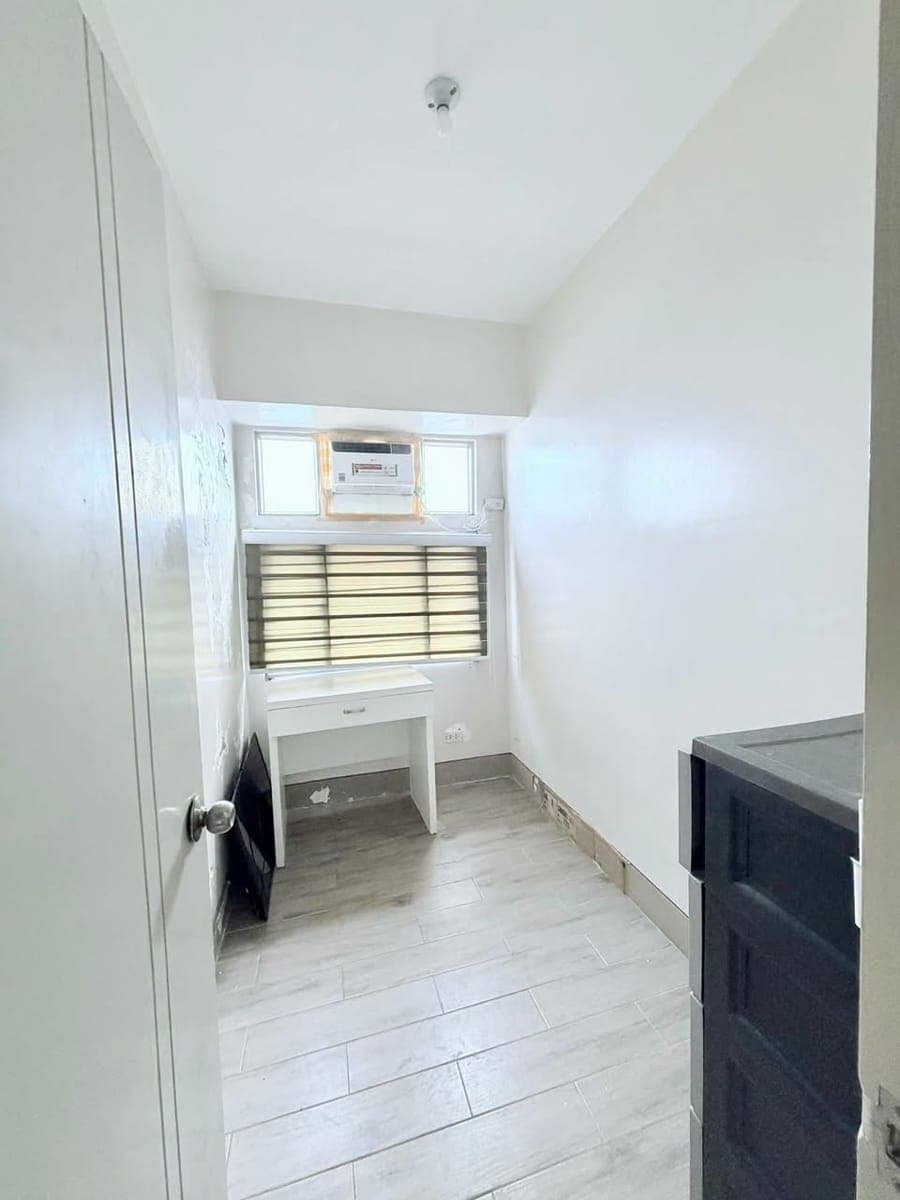 MARKDOWN 🏢 FOR RENT: 2BR Semi Furnished Condo – Little Baguio Terraces, San Juan - photo 4