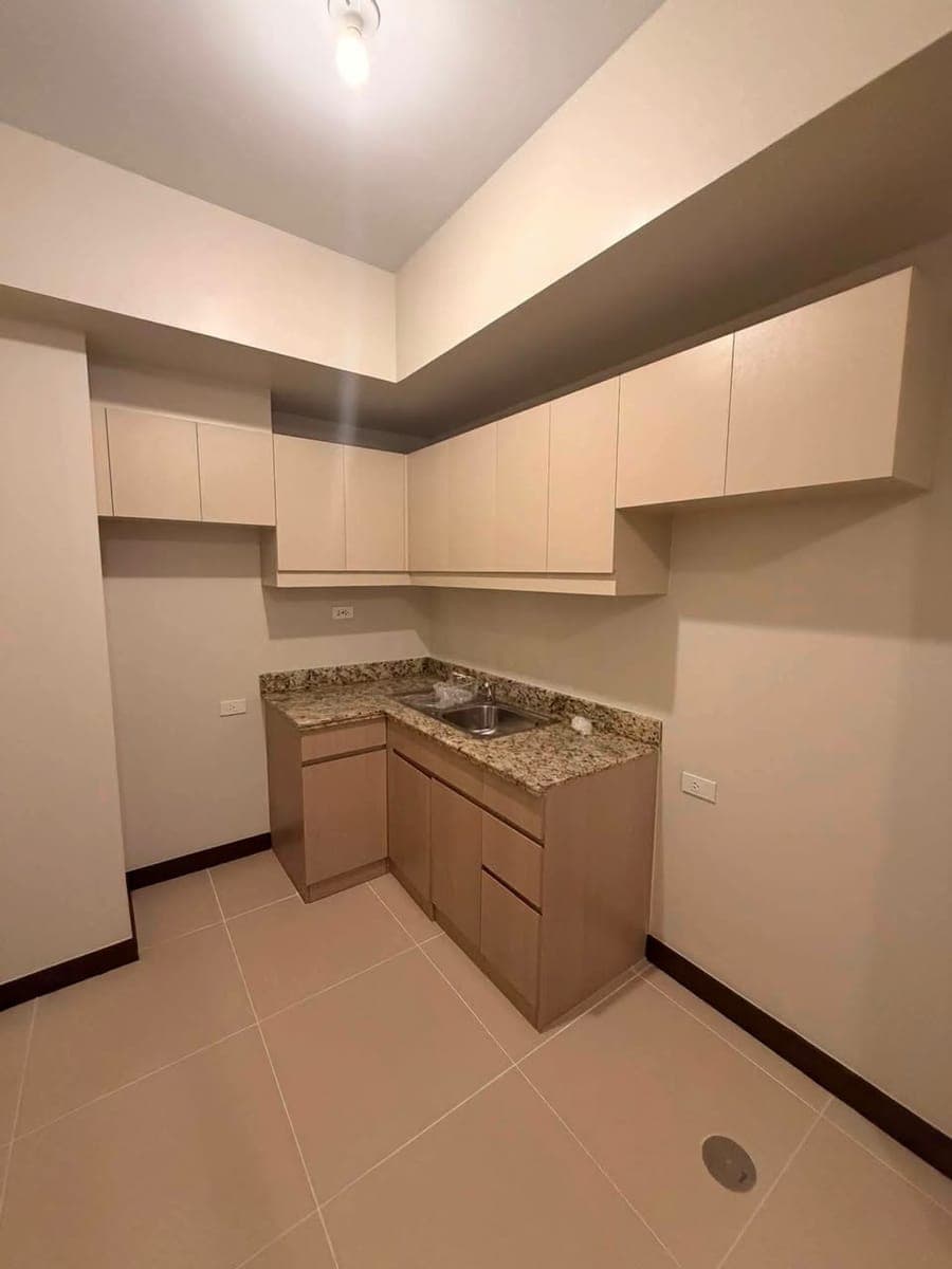CONDO FOR RENT - photo 2