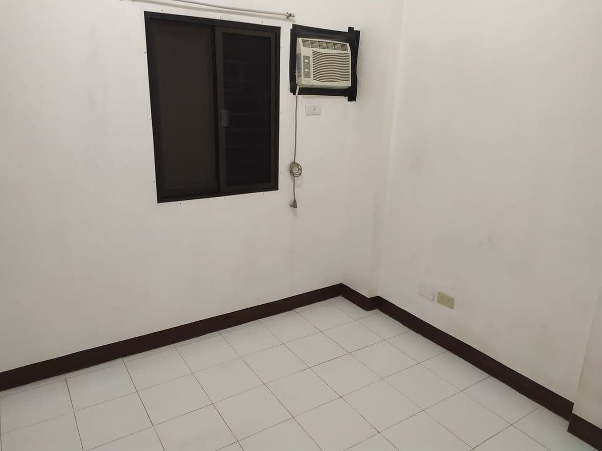 Studio unit for rent near BGC - photo 4