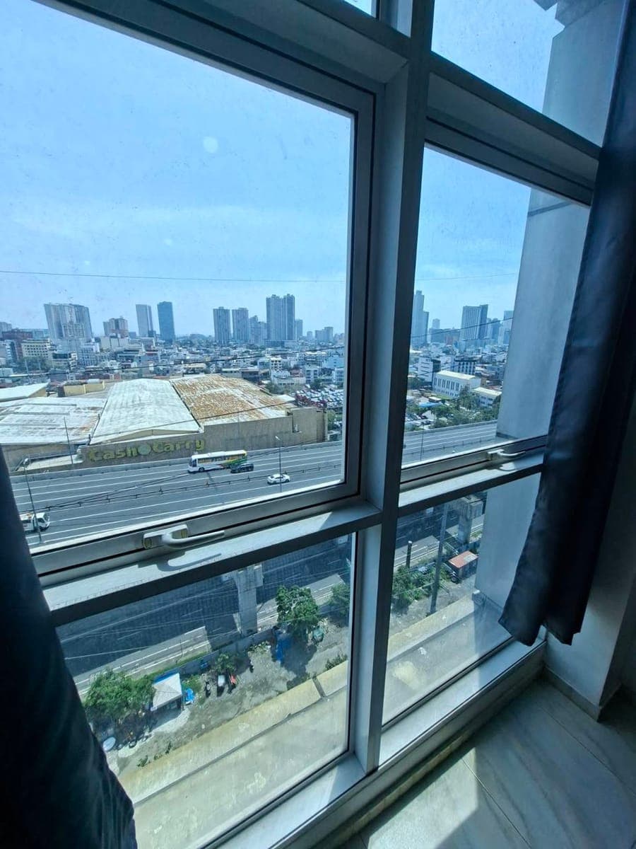 Linear Makati condo, 20k per month w parking,  1yr contract Minimum - photo 2