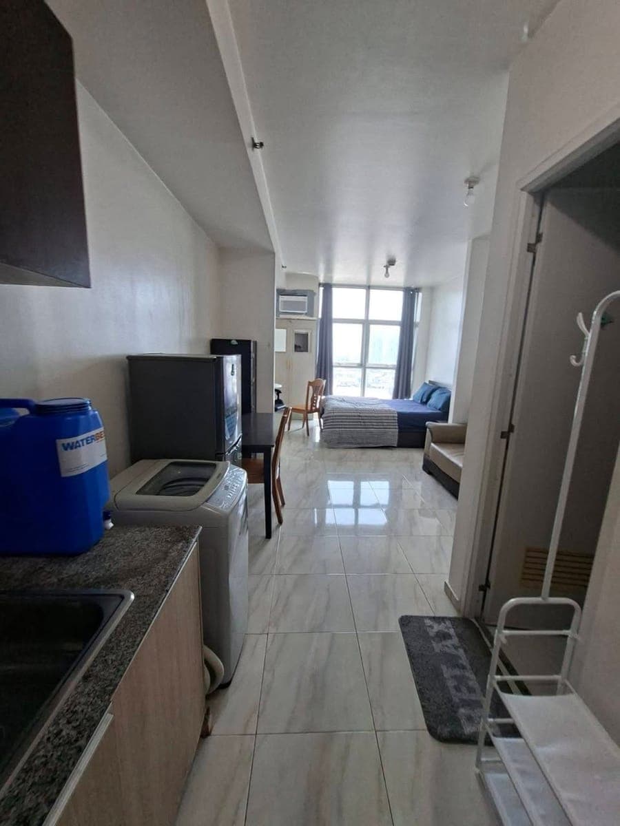 Linear Makati condo, 20k per month w parking,  1yr contract Minimum - photo 4