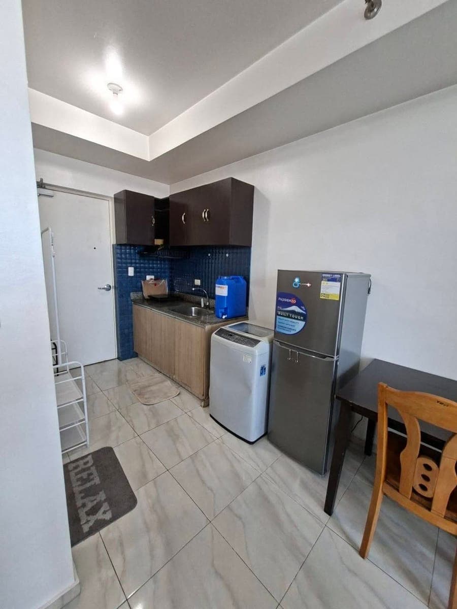 Linear Makati condo, 20k per month w parking,  1yr contract Minimum - photo 5